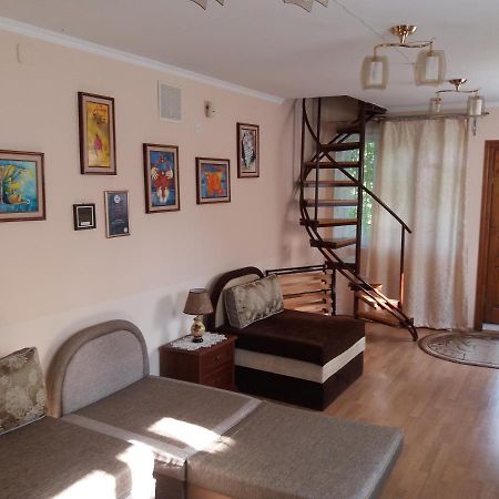 Hôtel "Arttrakt" à Lviv Extérieur photo