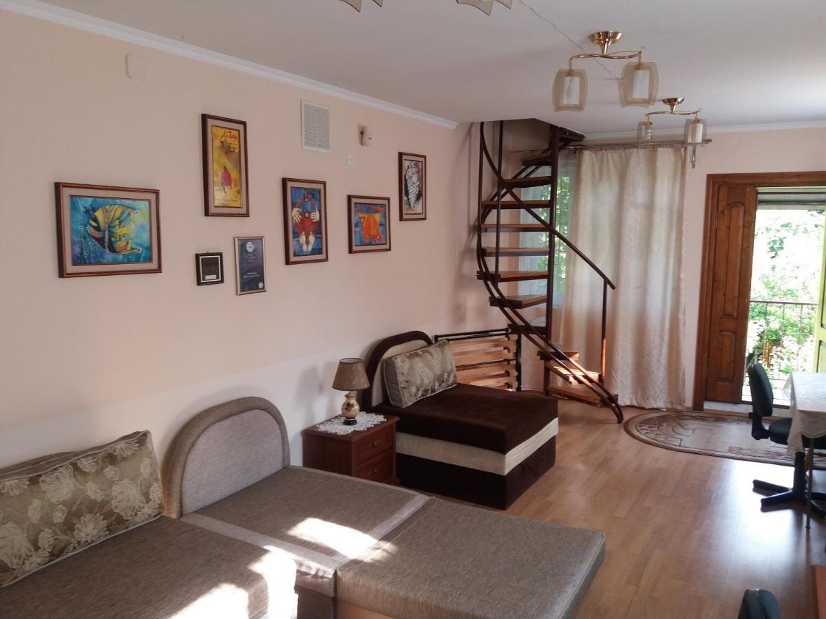 Hôtel "Arttrakt" à Lviv Extérieur photo