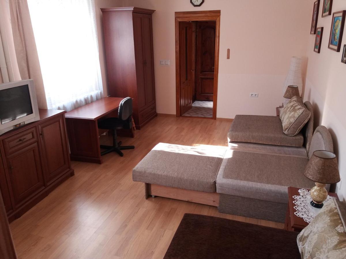 Hôtel "Arttrakt" à Lviv Extérieur photo