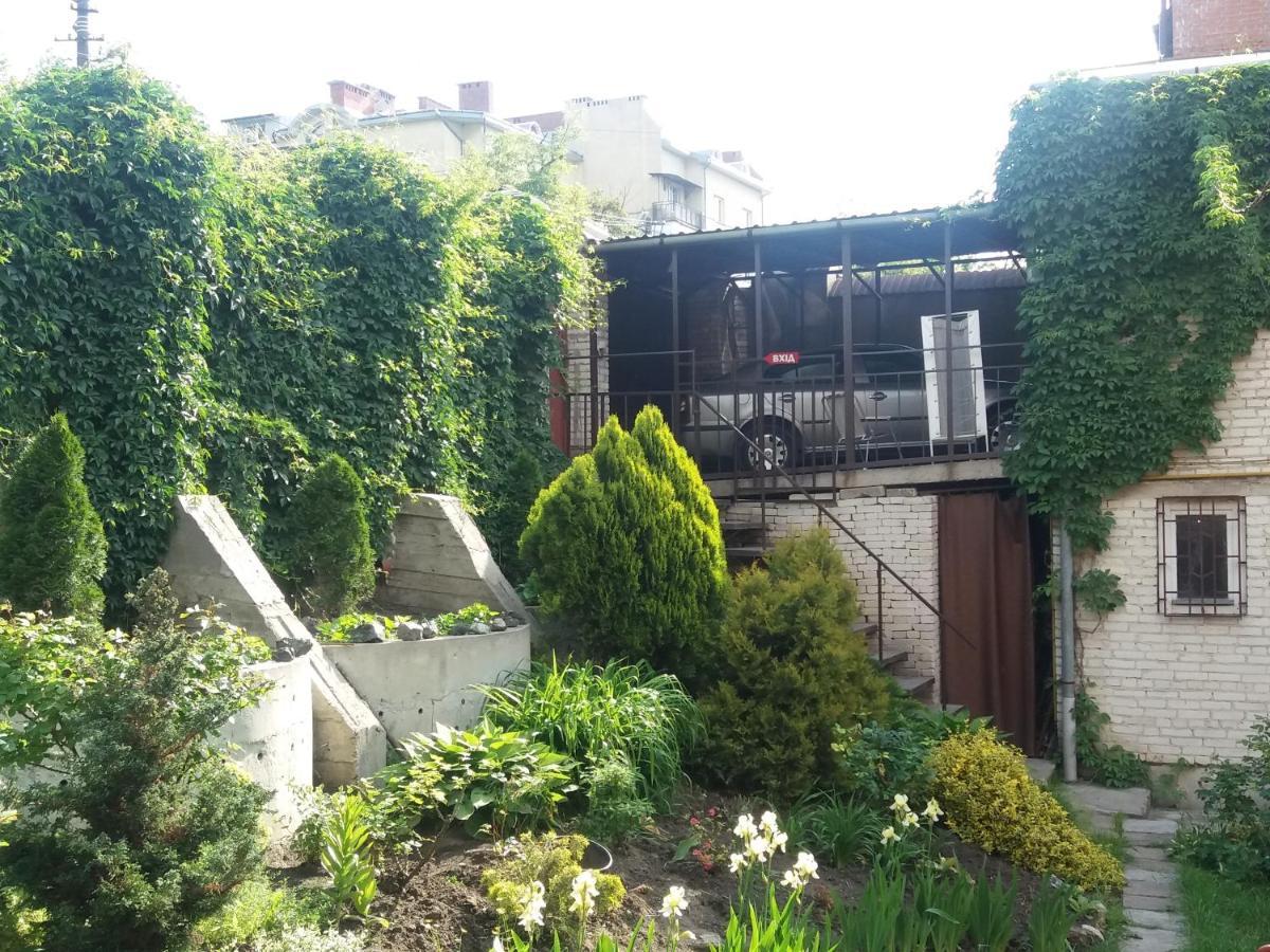 Hôtel "Arttrakt" à Lviv Extérieur photo